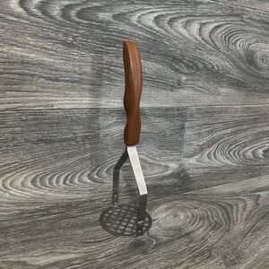 CUTCO 14 Potato Masher Food Press Stainless Steel Classic Brown Handle USA